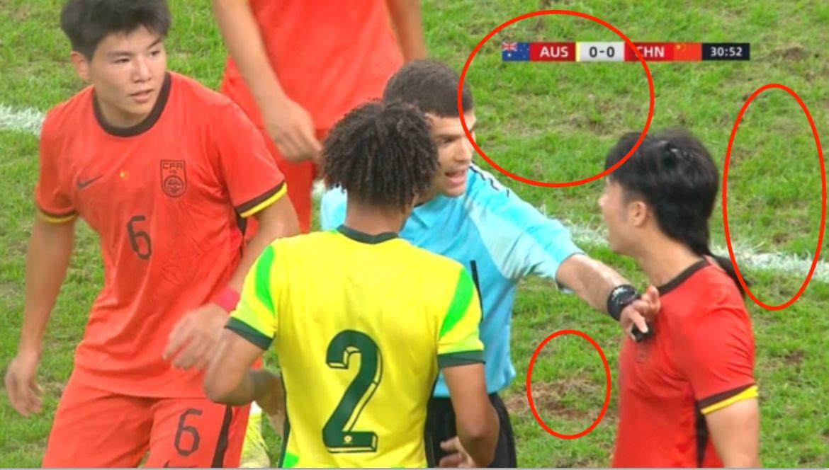 坑坑洼洼！国足西安主场又变“沼泽地” 评论员：这对我们是好事